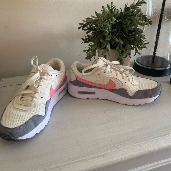 Nike Air Max Size 6 LIKE NEW - Picture 2 of 4